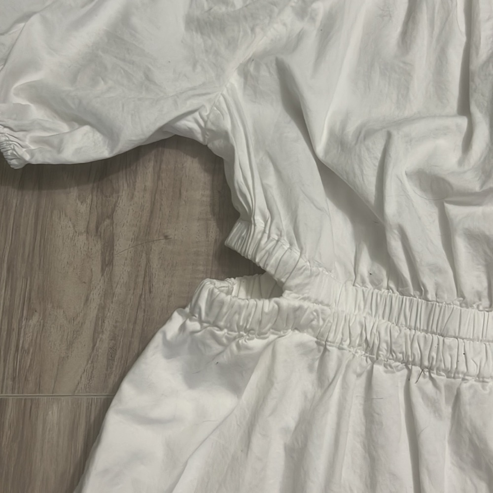 White old navy dress. Open pieces in each side showing midriff. Size medium. - Picture 3 of 5